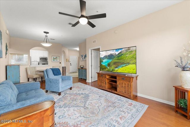 7801 POINT MEADOWS Drive 8404, Jacksonville, FL 32256