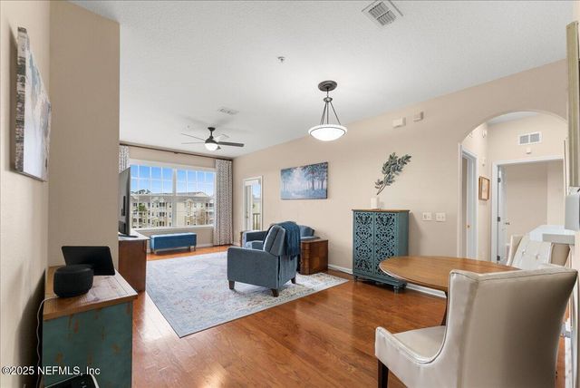 7801 POINT MEADOWS Drive 8404, Jacksonville, FL 32256