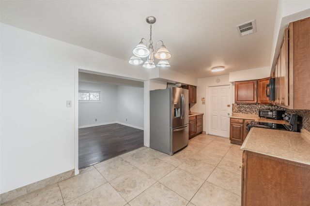 2638 Crestbrook Lane, Grand Prairie, TX 75052