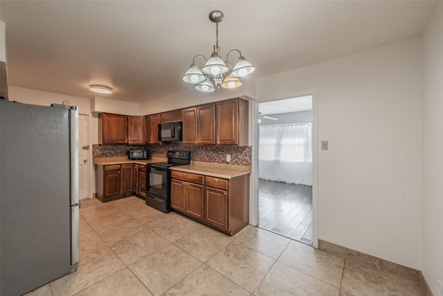 2638 Crestbrook Lane, Grand Prairie, TX 75052