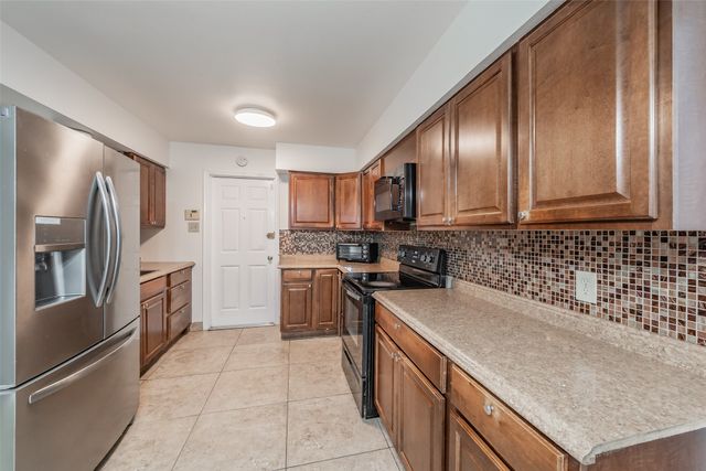 2638 Crestbrook Lane, Grand Prairie, TX 75052