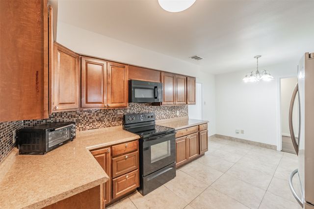 2638 Crestbrook Lane, Grand Prairie, TX 75052