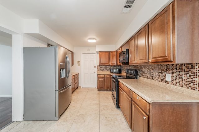 2638 Crestbrook Lane, Grand Prairie, TX 75052