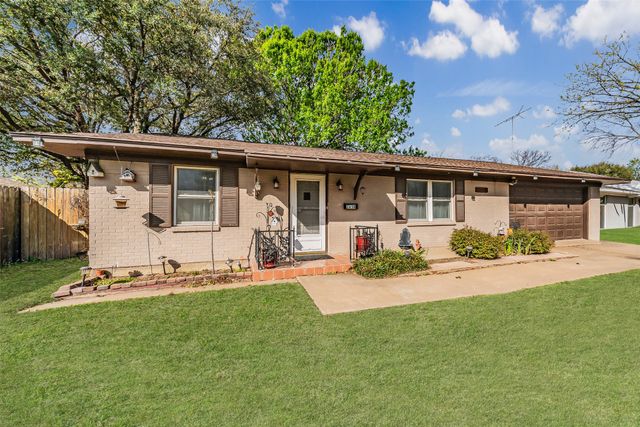 2638 Crestbrook Lane, Grand Prairie, TX 75052