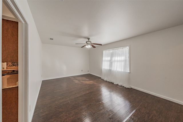 2638 Crestbrook Lane, Grand Prairie, TX 75052