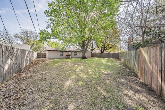 2638 Crestbrook Lane, Grand Prairie, TX 75052