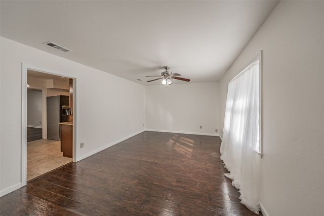 2638 Crestbrook Lane, Grand Prairie, TX 75052