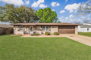 2638 Crestbrook Lane, Grand Prairie, TX 75052