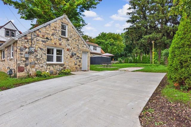 4805 W Custer AVENUE, Milwaukee, WI 53218