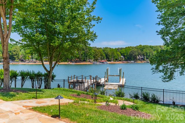 106 Hadley Harbor Court, Mooresville, NC 28117