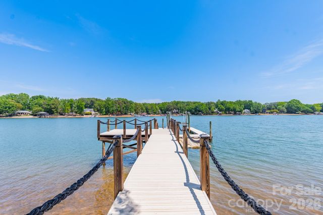 106 Hadley Harbor Court, Mooresville, NC 28117