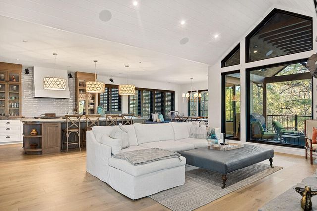 43595 Ridge Crest Drive, Big Bear, CA 92315