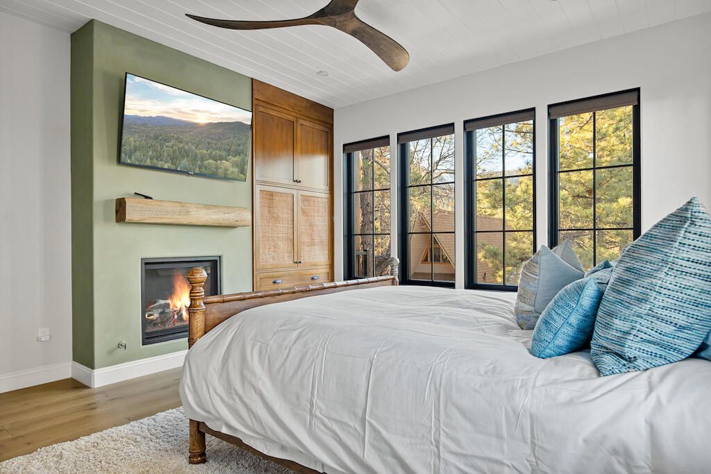 Image 14 of property listing at 43595 Ridge Crest Drive, Big Bear, CA 92315