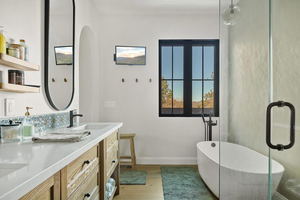 Image 15 of property listing at 43595 Ridge Crest Drive, Big Bear, CA 92315