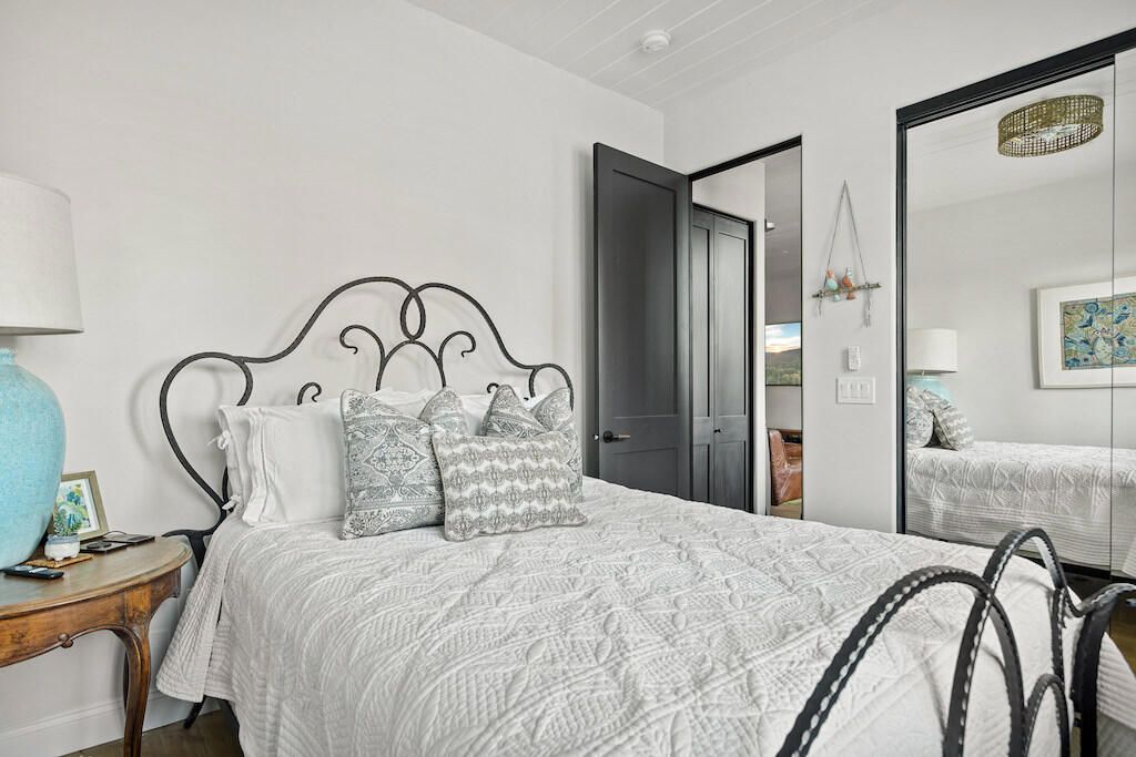 Image 19 of property listing at 43595 Ridge Crest Drive, Big Bear, CA 92315