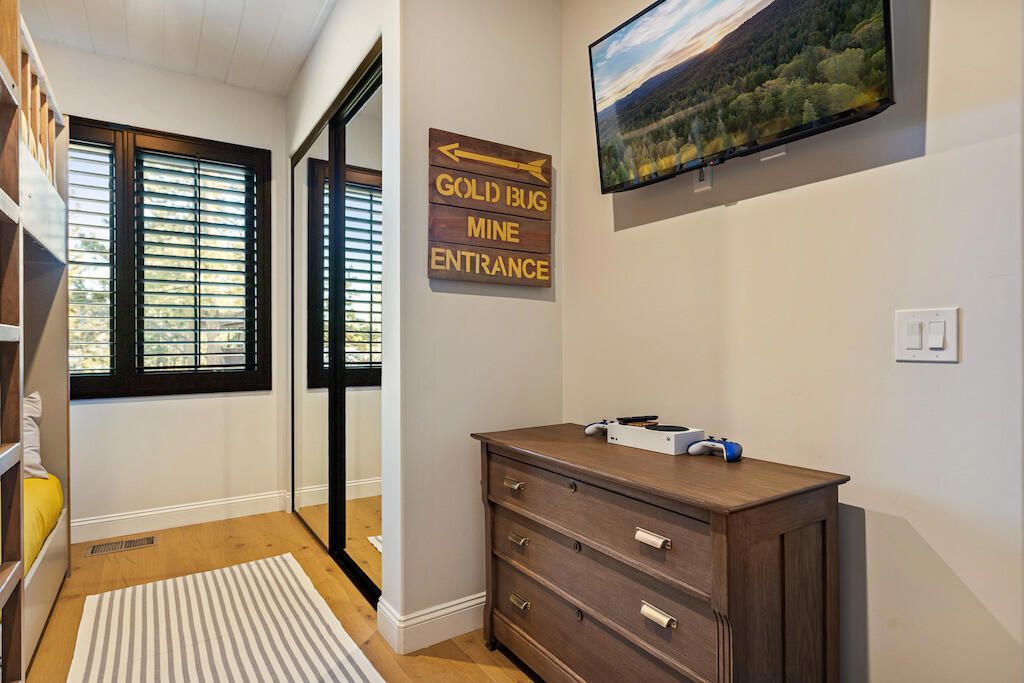 Image 21 of property listing at 43595 Ridge Crest Drive, Big Bear, CA 92315