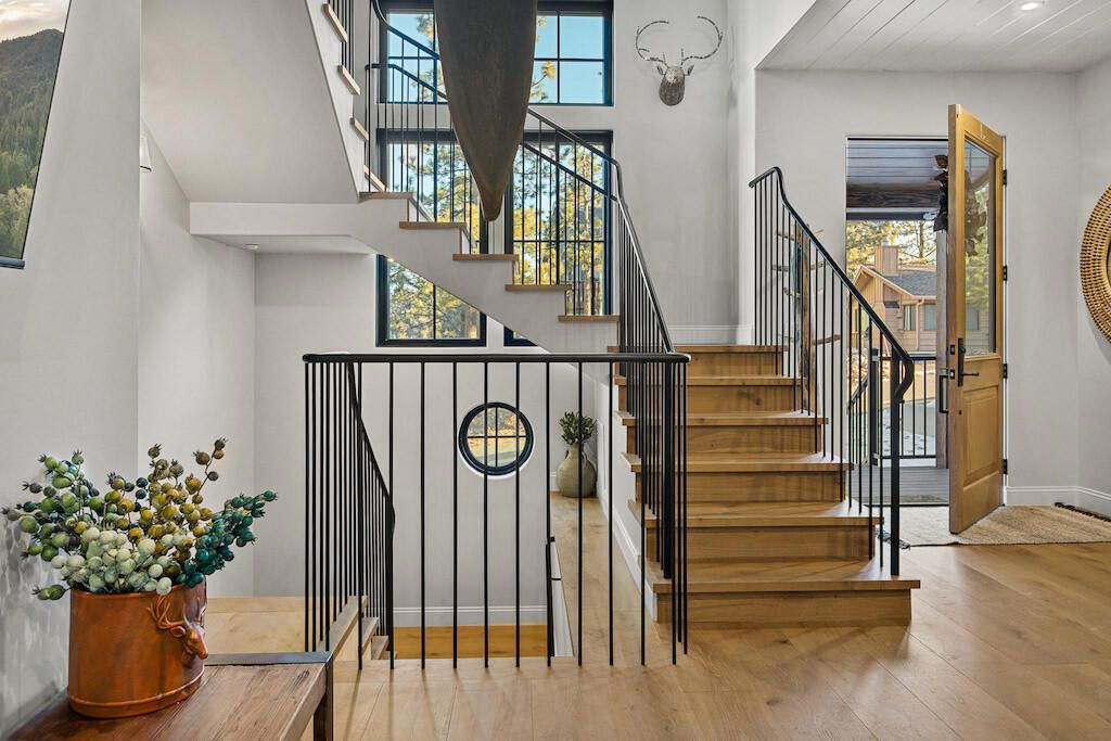 Image 22 of property listing at 43595 Ridge Crest Drive, Big Bear, CA 92315