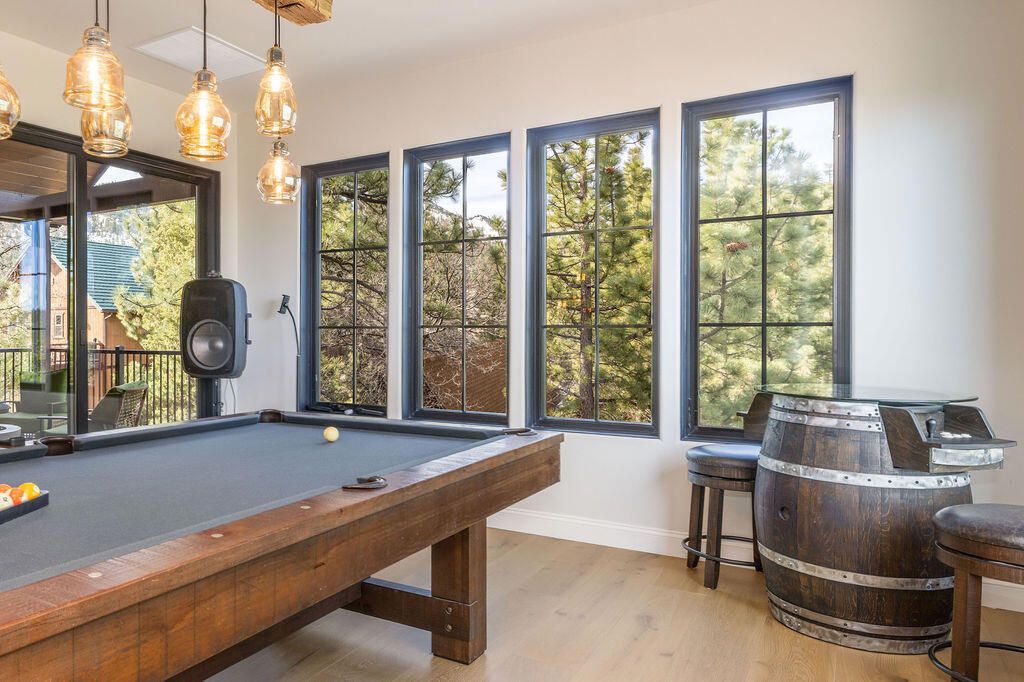 Image 33 of property listing at 43595 Ridge Crest Drive, Big Bear, CA 92315