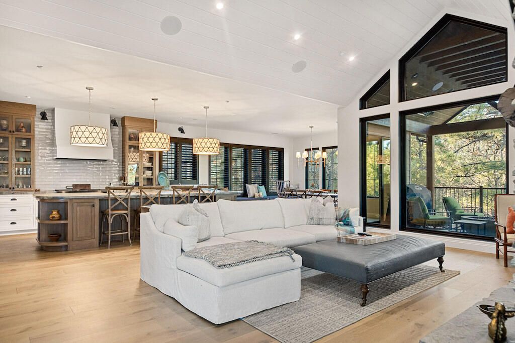 Image 34 of property listing at 43595 Ridge Crest Drive, Big Bear, CA 92315