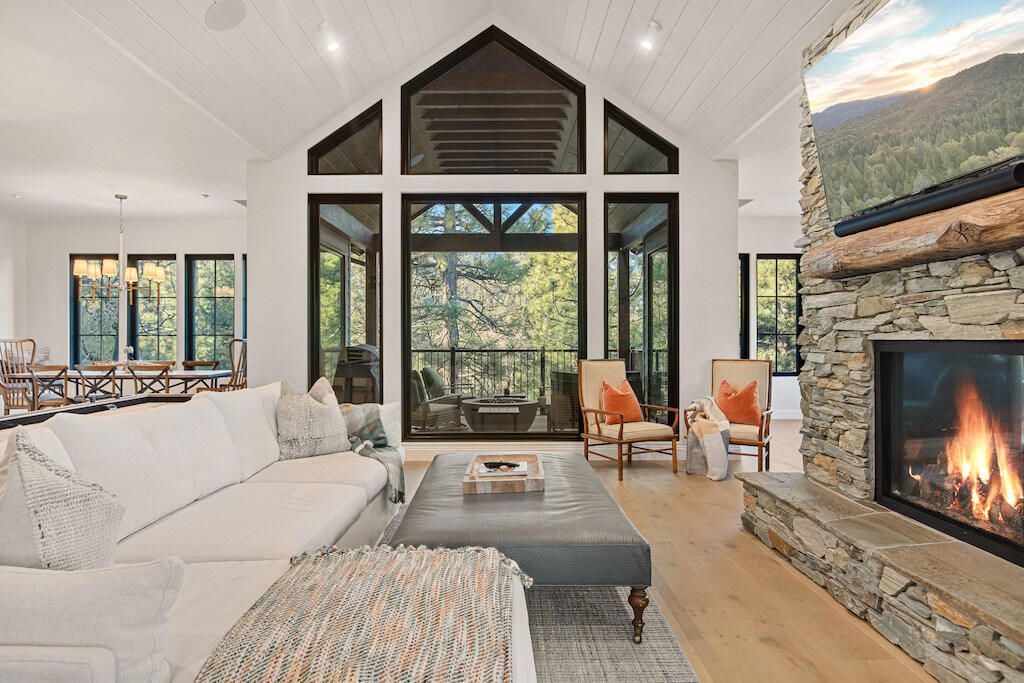 Image 35 of property listing at 43595 Ridge Crest Drive, Big Bear, CA 92315