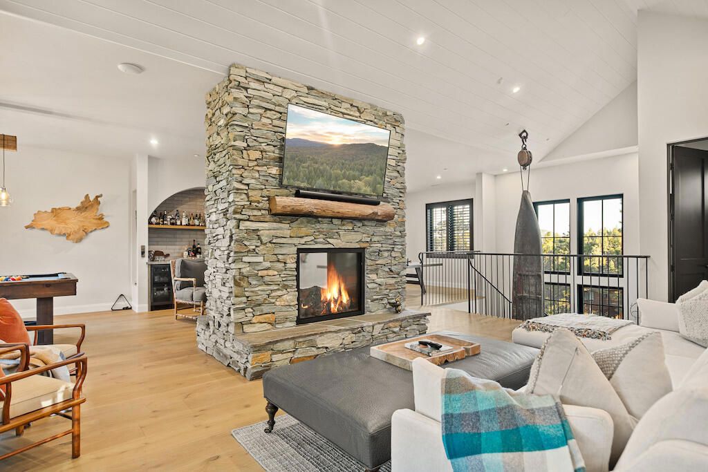 Image 36 of property listing at 43595 Ridge Crest Drive, Big Bear, CA 92315