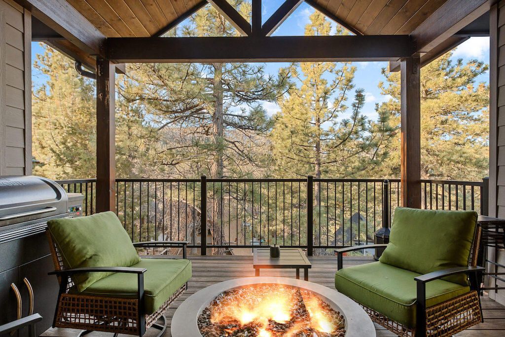 Image 37 of property listing at 43595 Ridge Crest Drive, Big Bear, CA 92315