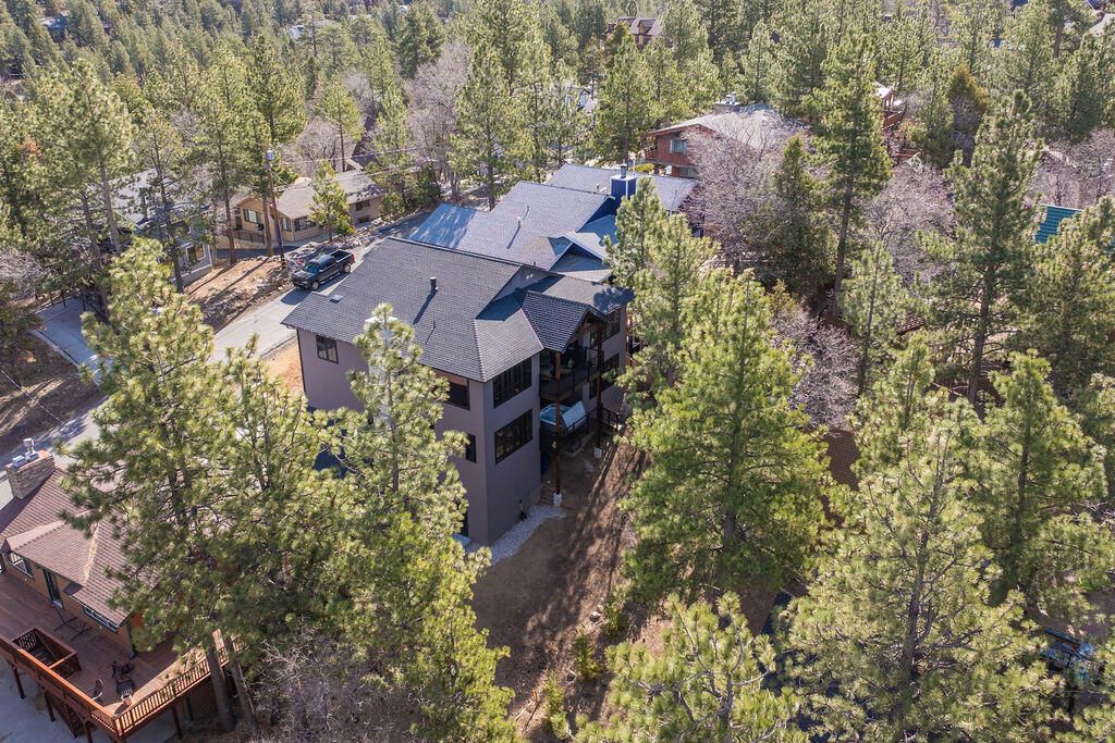 Image 47 of property listing at 43595 Ridge Crest Drive, Big Bear, CA 92315
