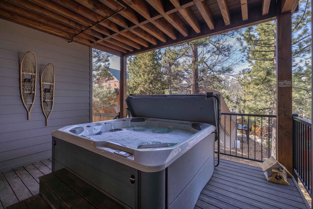 Image 7 of property listing at 43595 Ridge Crest Drive, Big Bear, CA 92315
