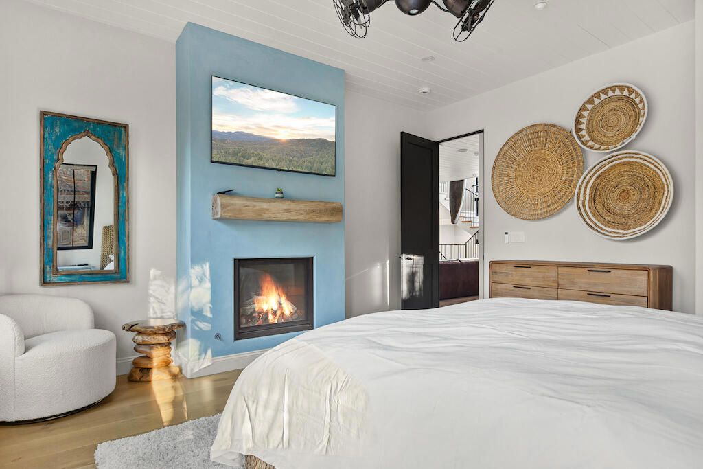 Image 9 of property listing at 43595 Ridge Crest Drive, Big Bear, CA 92315