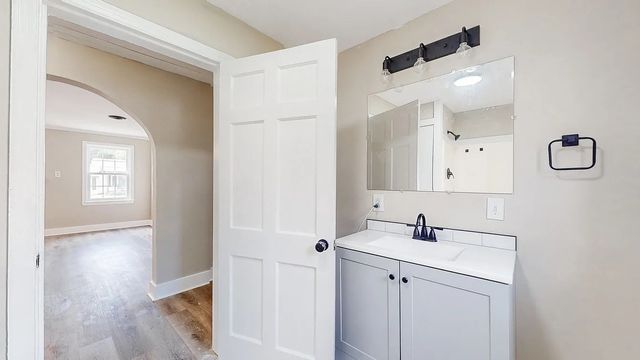 246 E Woodrow St, Gallatin, TN 37066