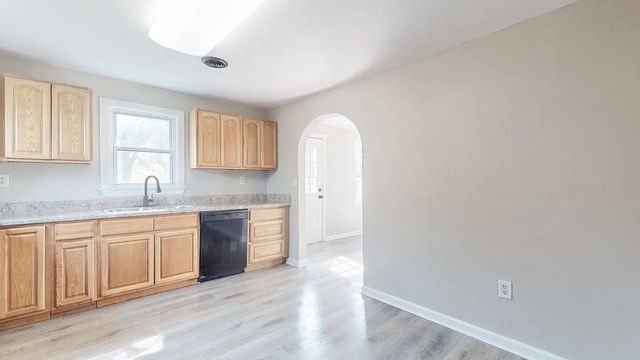 246 E Woodrow St, Gallatin, TN 37066