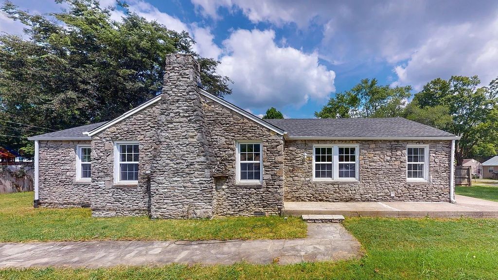 246 E Woodrow St, Gallatin, TN 37066