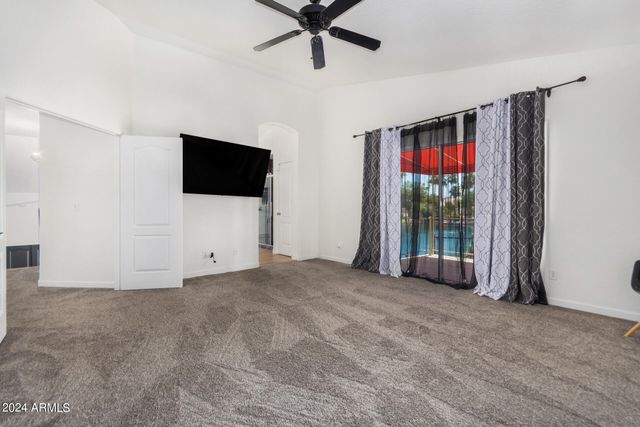 927 W Grand Caymen Drive, Gilbert, AZ 85233