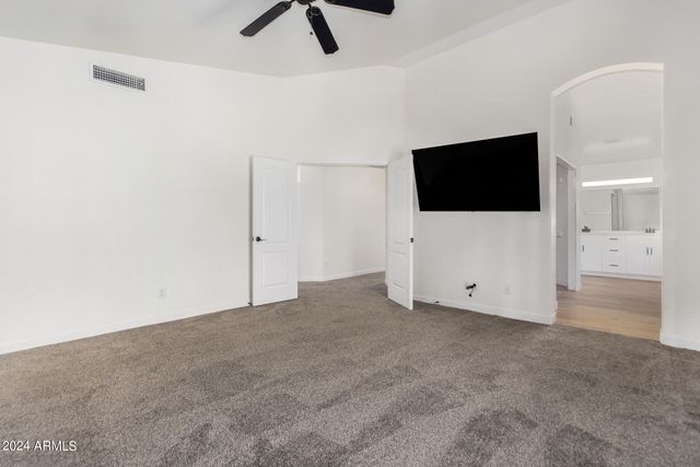927 W Grand Caymen Drive, Gilbert, AZ 85233