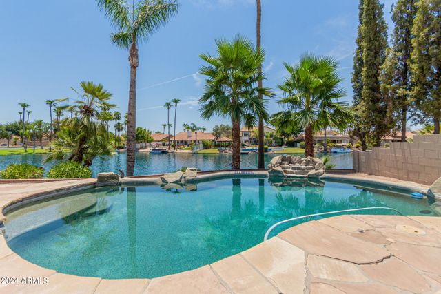 927 W Grand Caymen Drive, Gilbert, AZ 85233