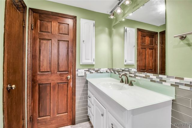 6689 Jewett Holmwood Road, Orchard Park, NY 14127