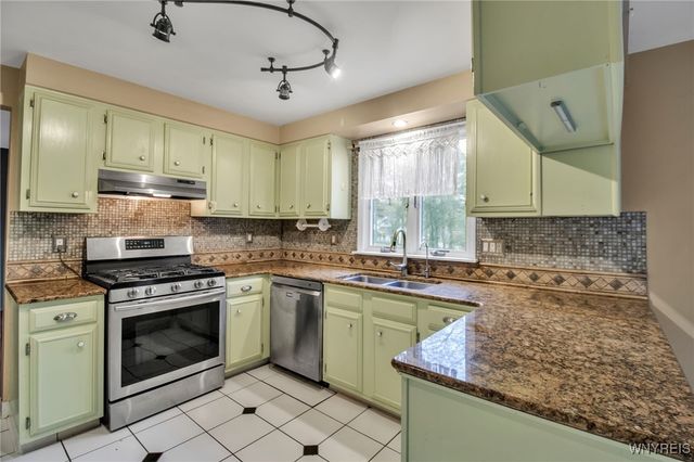 6689 Jewett Holmwood Road, Orchard Park, NY 14127