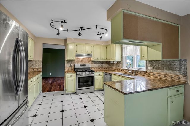 6689 Jewett Holmwood Road, Orchard Park, NY 14127