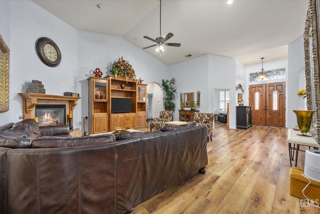 901 Katie Court, Shafter, CA 93263