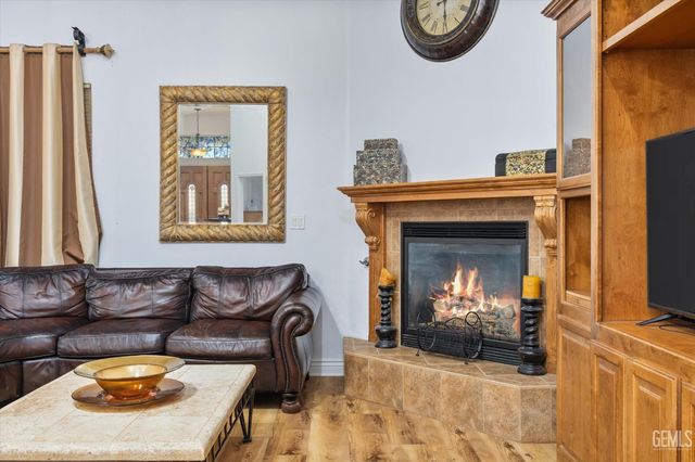 901 Katie Court, Shafter, CA 93263