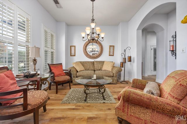 901 Katie Court, Shafter, CA 93263