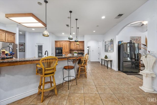 901 Katie Court, Shafter, CA 93263