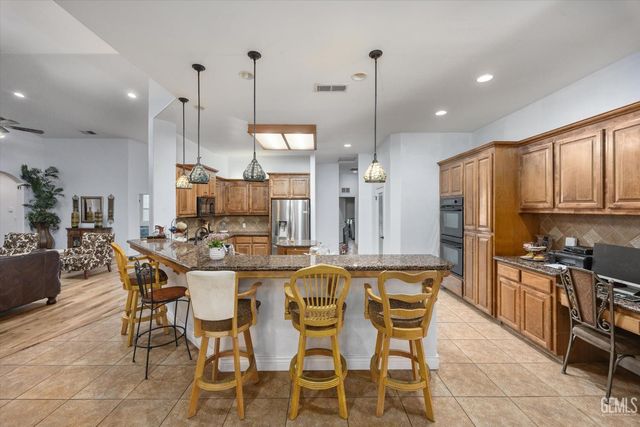 901 Katie Court, Shafter, CA 93263