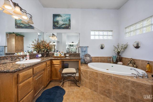 901 Katie Court, Shafter, CA 93263