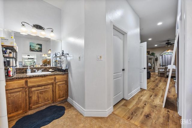 901 Katie Court, Shafter, CA 93263