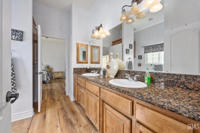 901 Katie Court, Shafter, CA 93263