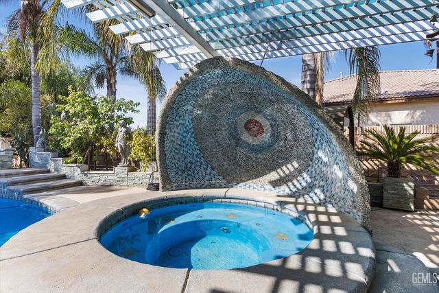 901 Katie Court, Shafter, CA 93263