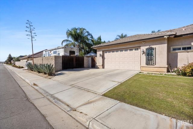 901 Katie Court, Shafter, CA 93263