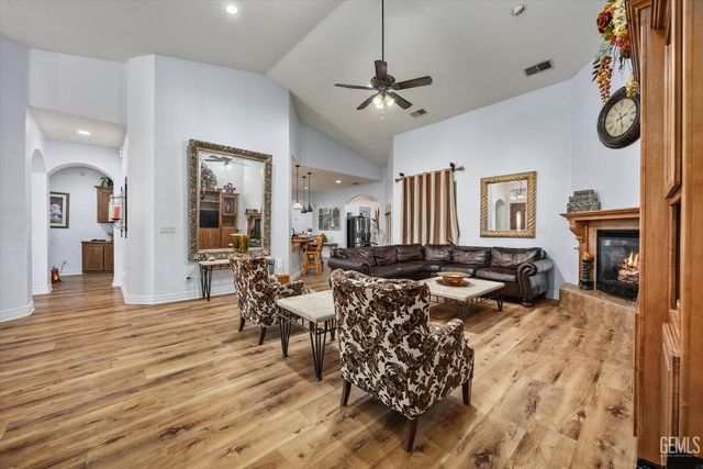 901 Katie Court, Shafter, CA 93263