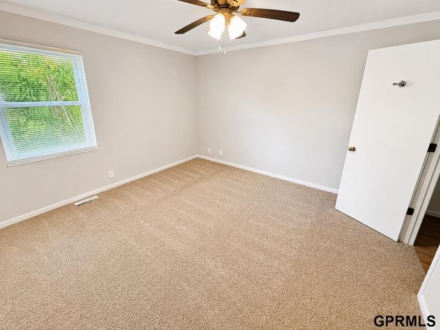 1505 Beaufort Drive, Papillion, NE 68133